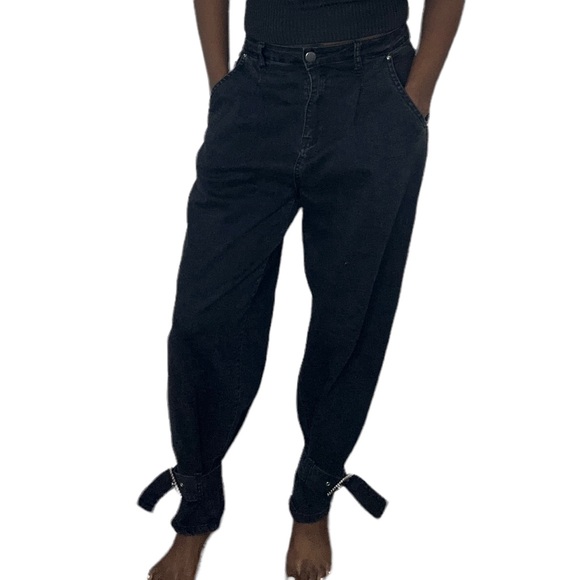 Black Jeans w. Ankle Buckle🖤✨ - Picture 3 of 5